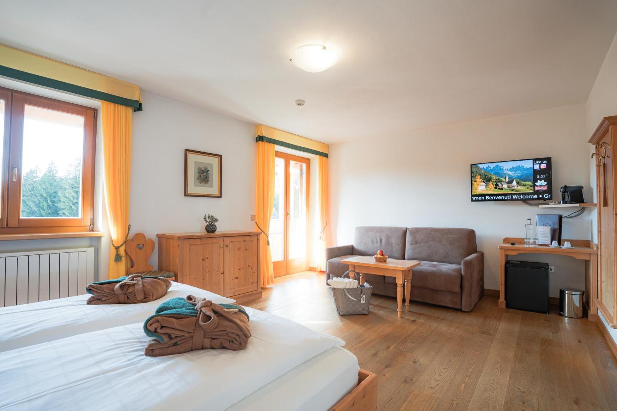 Hotel Weiher Green Lake Falzes Exterior foto