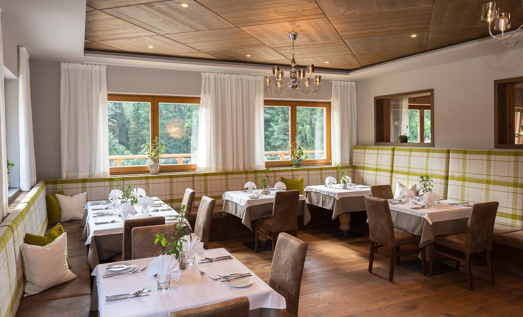 Hotel Weiher Green Lake Falzes Exterior foto